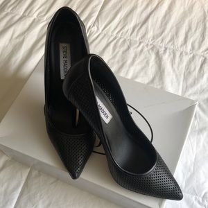 Steve Madden Black Leather Pump